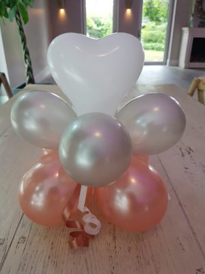 boondesigns ballondecoratie tafelstukje klein hearts